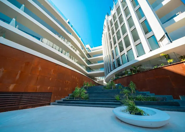 Luxury 3 Bedroom With Ocean View & Pool - Marila 503