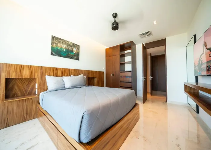 Luxury 3 Bedroom With Ocean View & Pool - Marila 503