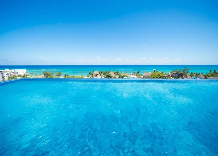 Luxury 3 Bedroom With Ocean View & Pool - Marila 503