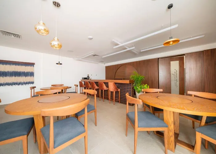Luxury 3 Bedroom With Ocean View & Pool - Marila 503