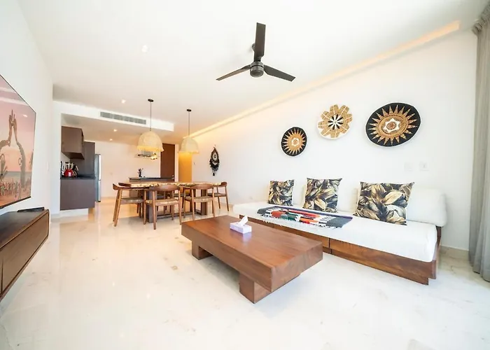3br Top-floor Marila - 1 Block To & Views *