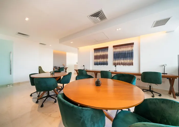 Apartamento 3br Top-floor Marila - 1 Block To & Views *